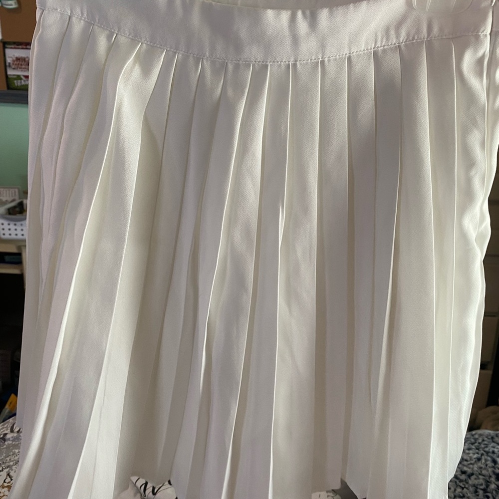 White skirt. Size medium. ROMWE